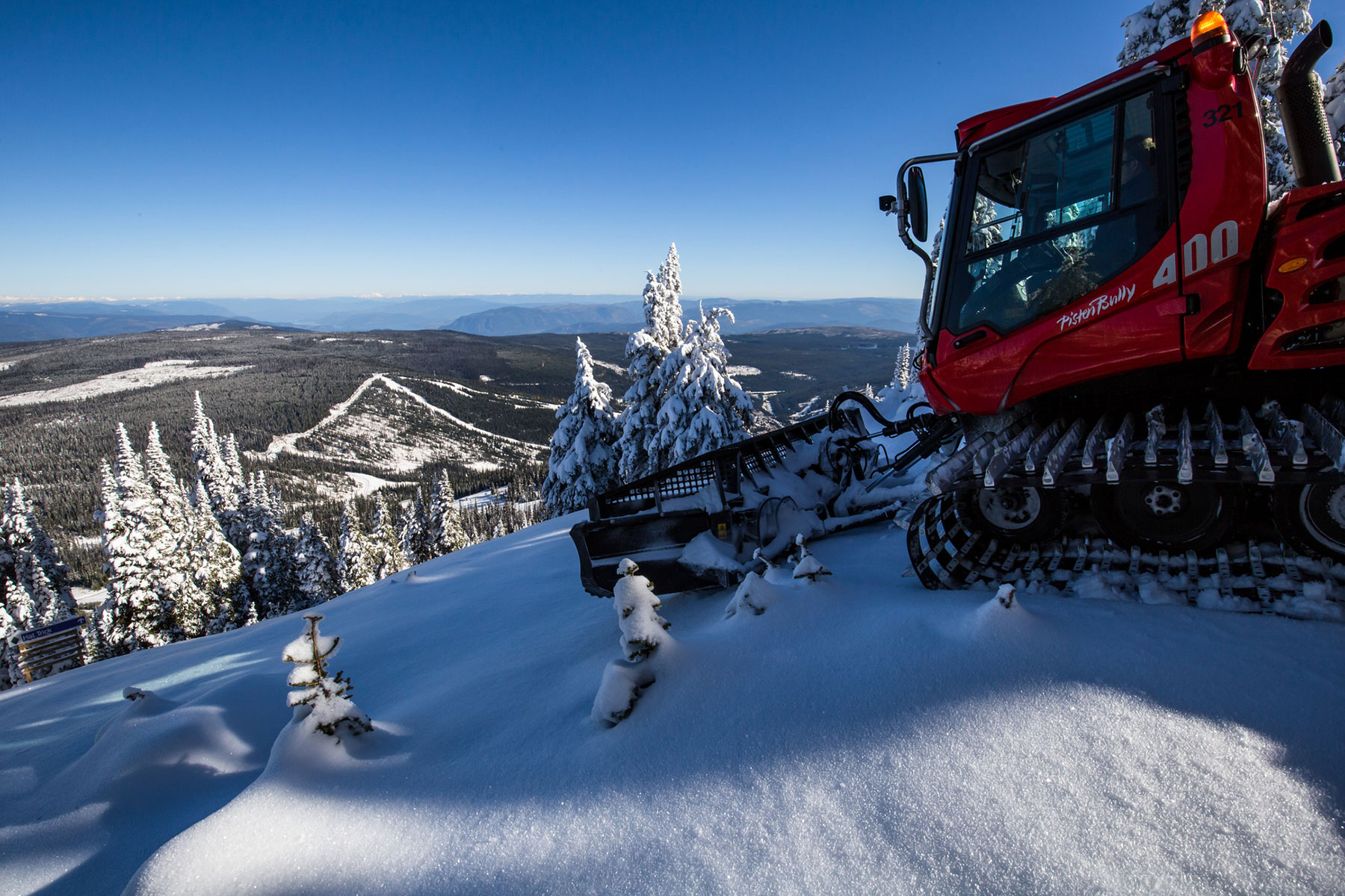 Cat Trax Groomer rides Sun Peaks