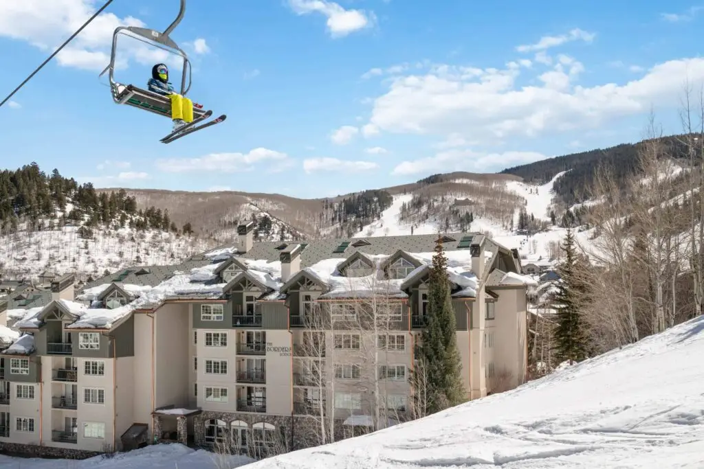 Borders Beaver Creek