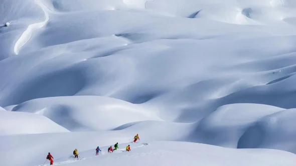 private and exclusive heliskiing tours